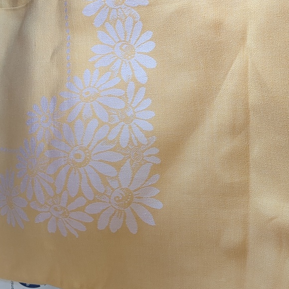 Linen tablecloth in yellow with white daisies - Picture 2 of 3